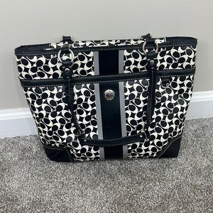 Coach - Signature C Shoulder Bag